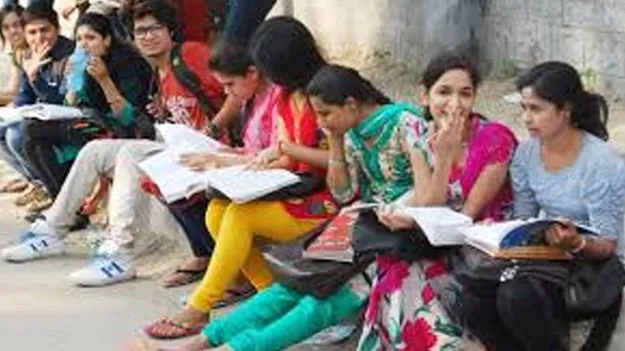 Delayed Fee Reimbursement: రీయింబర్స్‌మెంట్‌ రాకుండానే 3 లక్షల మంది చదువు పూర్తి!