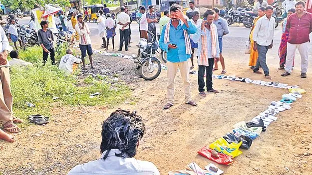 Farmers Protest: యూరియా కోసం అర్ధరాత్రి నుంచే బారులు!