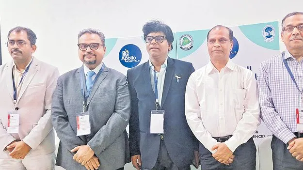 Senior orthopedic surgeons at Apollo Hospital: శస్త్రచికిత్స అవసరం లేకుండానే  కీళ్ల సమస్యలకు పరిష్కారం