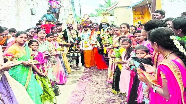 శివాలయంలో ప్రత్యేక పూజలు