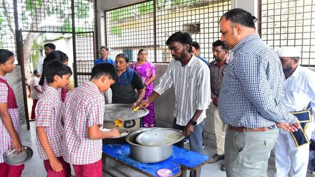 మధ్యాహ్న భోజనంలో నాణ్యతా ప్రమాణాలు పాటించాలి