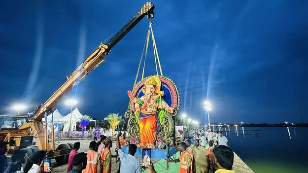 గంగమ్మ ఒడికి గణపయ్య..