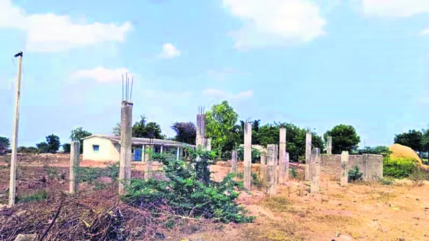 పిల్లర్లకే పరమితం