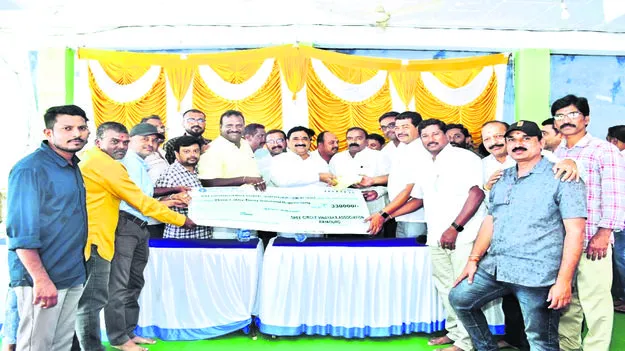 ఆలయ అభివృద్ధికి నిధులు