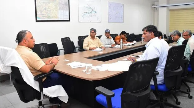 అభివృద్ధి పనులను సకాలంలో పూర్తి చేయాలి