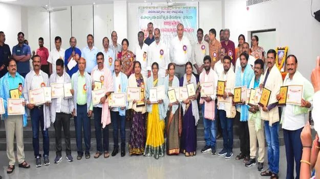 అంకితభావంతో పనిచేస్తేనే ఉపాధ్యాయులకు గుర్తింపు