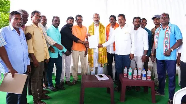 బీఆర్‌ఎస్‌ ప్రభుత్వం రంగురంగుల బ్రోచర్‌లకే పరిమితమైంది..