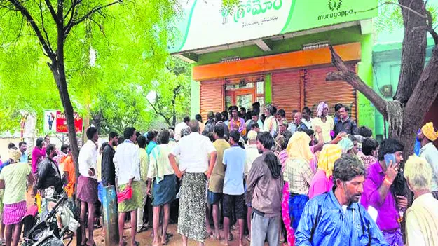 యూరియా కోసం పడిగాపులు