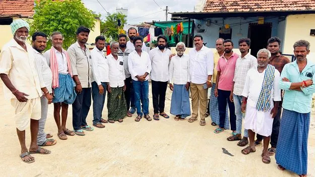 యూరియా కోసం రైతుల ఇబ్బందులు కనిపించడం లేదా?