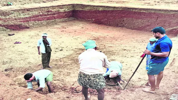 మూడు నెలలుగా అందని ఉపాధి బిల్లులు 