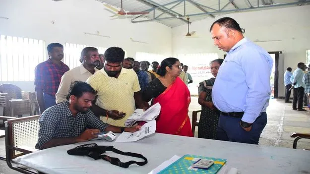 పట్టాదారు పాస్‌ పుస్తకం, ఆధార్‌ కార్డు తప్పనిసరి