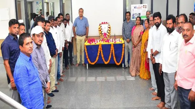 వీరనారి చాకలి ఐలమ్మను స్ఫూర్తిగా తీసుకోవాలి