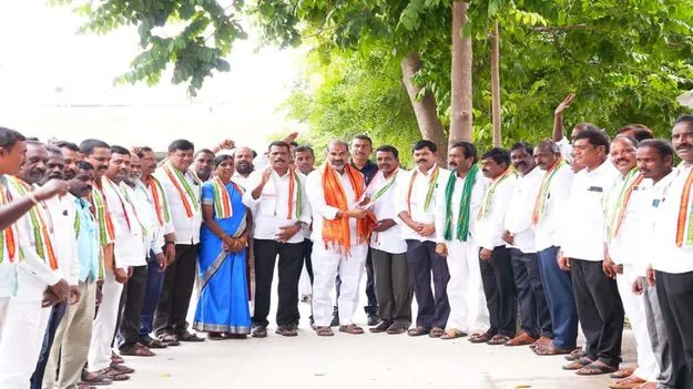 ప్రభుత్వ సంక్షేమ పథకాలు ప్రజలకు వివరించాలి