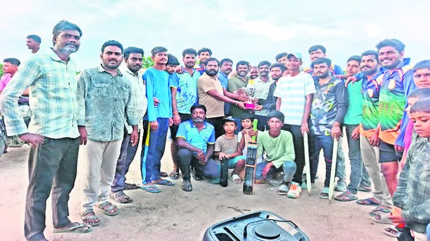 సూపర్‌సిక్స్‌ టోర్నీ విజేత కణేకల్లు ఆర్డీటీ