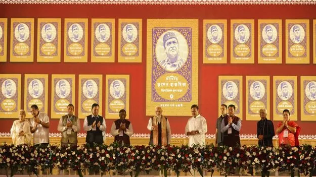 డాక్టర్‌ పత్తిపాక మోహన్‌ అనువాద పుస్తకాన్ని ఆవిష్కరించిన ప్రధాని