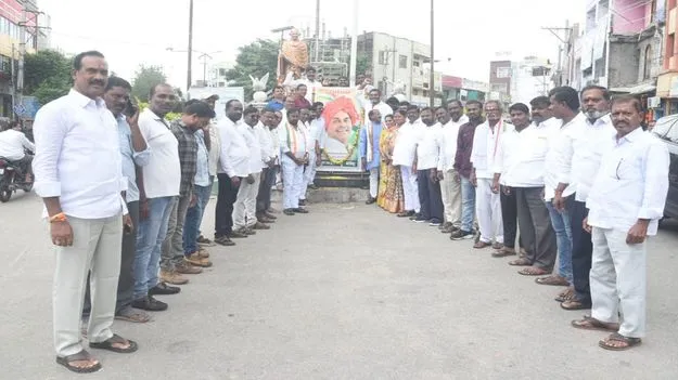 ఘనంగా మాజీ సీఎం వైఎస్‌ఆర్‌ వర్ధంతి 