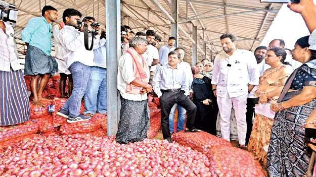  1,525 క్వింటాళ్ల ఉల్లి కొనుగోళ్లు