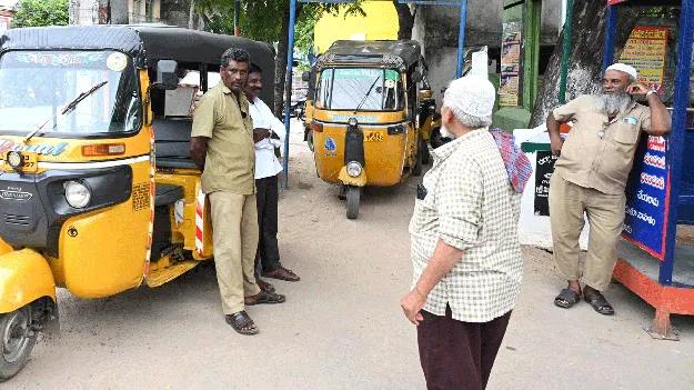  ఆనందంలో ఆటోవాలా!