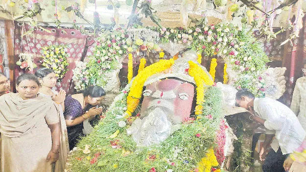 బిక్కవోలులో ప్రత్యేక పూజలు