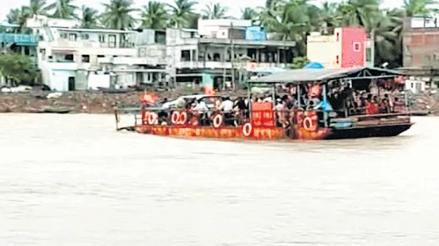 త్రుటిలో తప్పిన ప్రమాదం