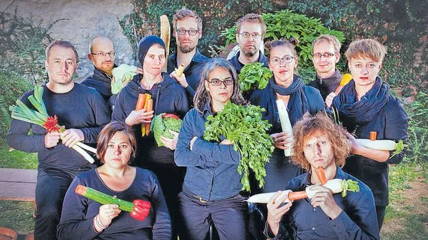 కూరగాయలతో ఆర్కెస్ట్రా.. 