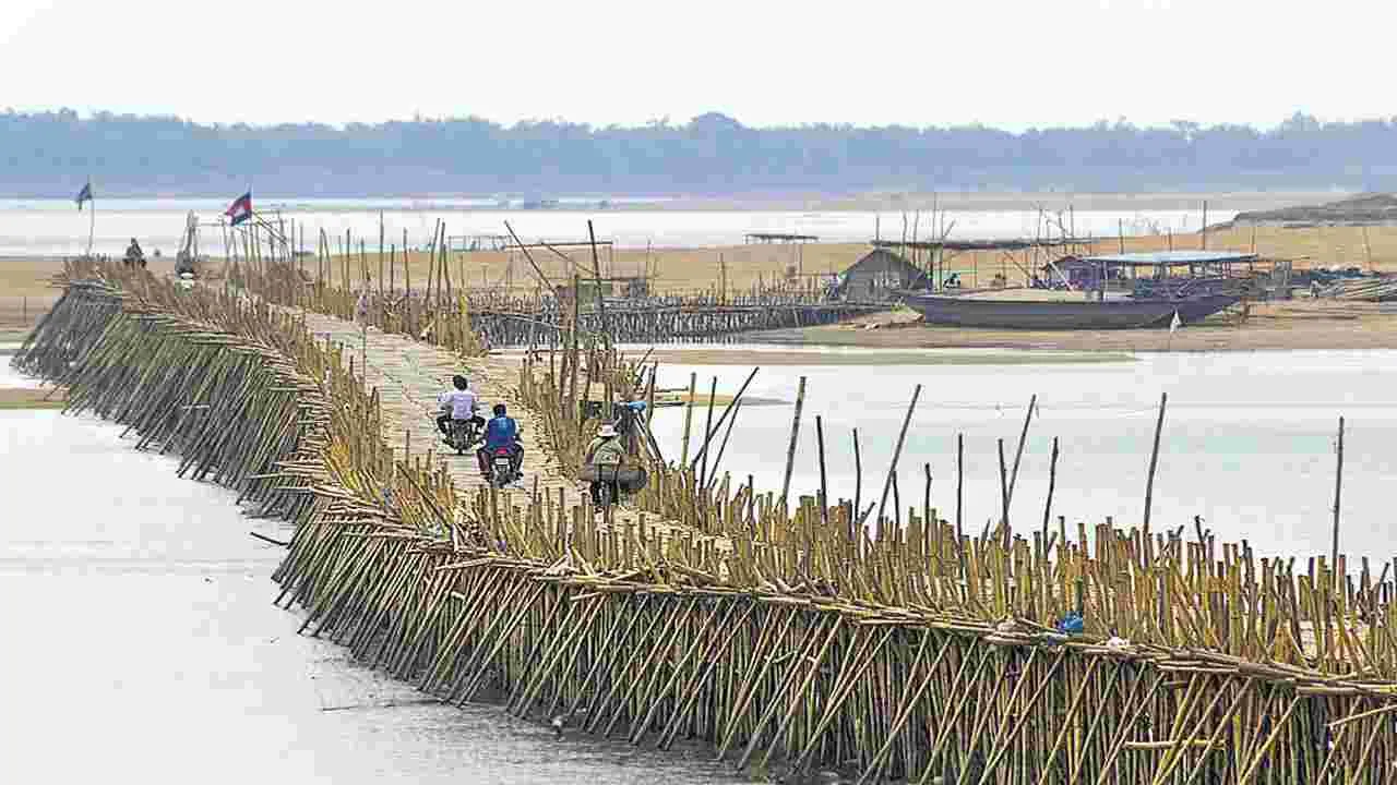  ఏడాదికోసారి ‘కట్టే’స్తారు.. ఈ విచిత్ర వంతెన గురించి తెలుసుకోండిలా..