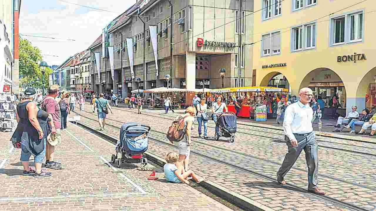 నగరం మధ్యలో పిల్ల కాలువలు