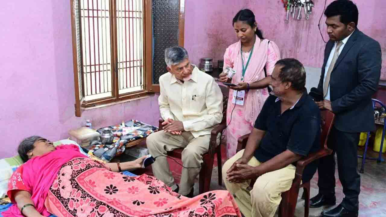 CM Chandrababu: రాజంపేటలో పెన్షన్ల పంపిణీలో పాల్గొన్న సీఎం చంద్రబాబు