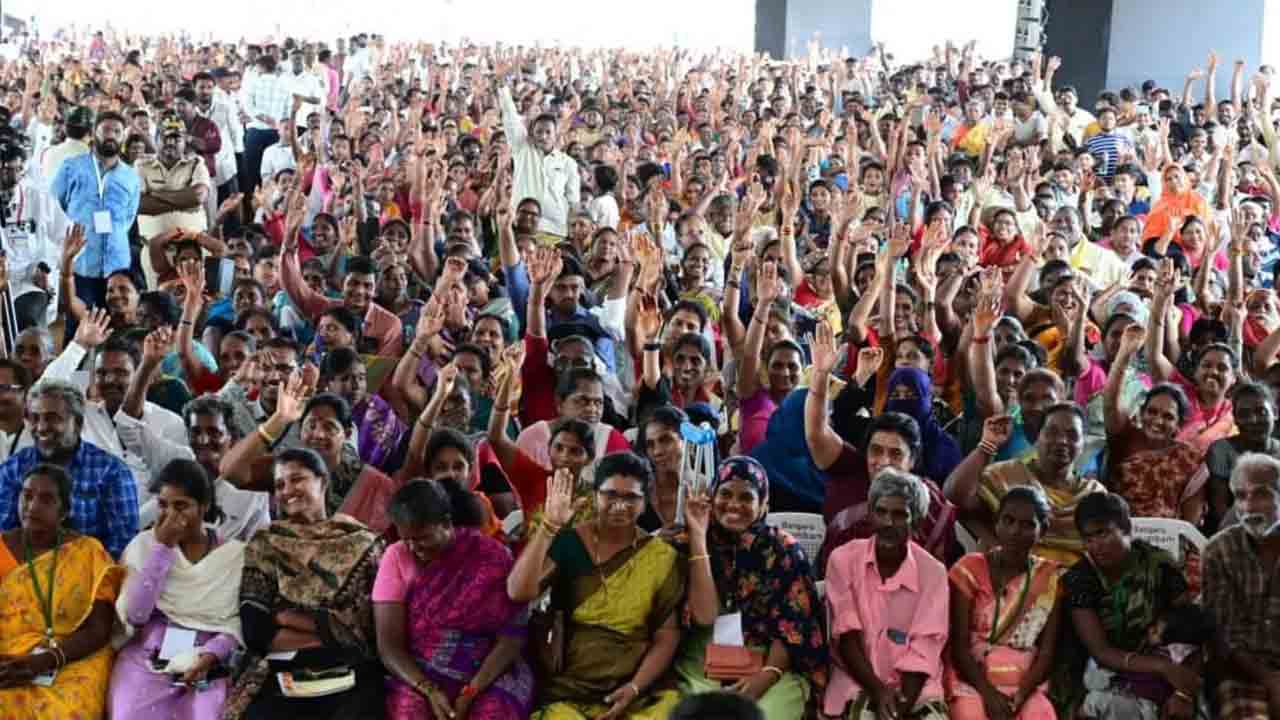 CM Chandrababu: రాజంపేటలో పెన్షన్ల పంపిణీలో పాల్గొన్న సీఎం చంద్రబాబు