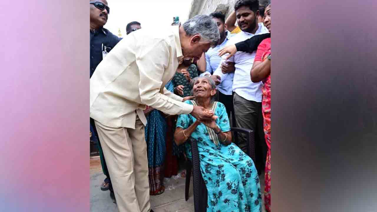 CM Chandrababu: రాజంపేటలో పెన్షన్ల పంపిణీలో పాల్గొన్న సీఎం చంద్రబాబు