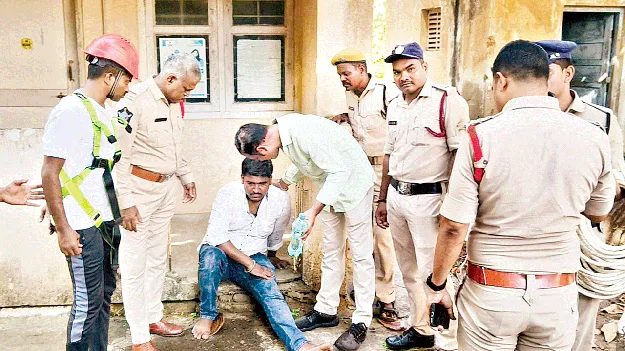 Youngmen attempts suicide : ప్రేమించిన యువతి.. పెళ్లికి నిరాకరించిందని..