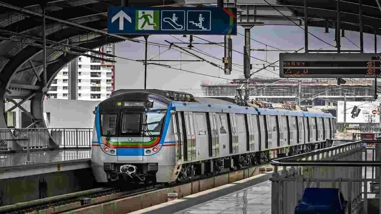 Hyderabad Metro Rail: మెట్రో రైలులో గ్రీన్‌ చానల్‌..
