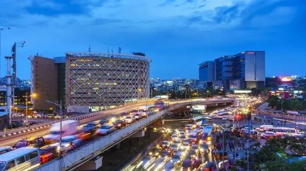 Hyderabad: ఐటీ కారిడార్‌లో.. మళ్లీ ట్రాఫిక్‌ కష్టాలు