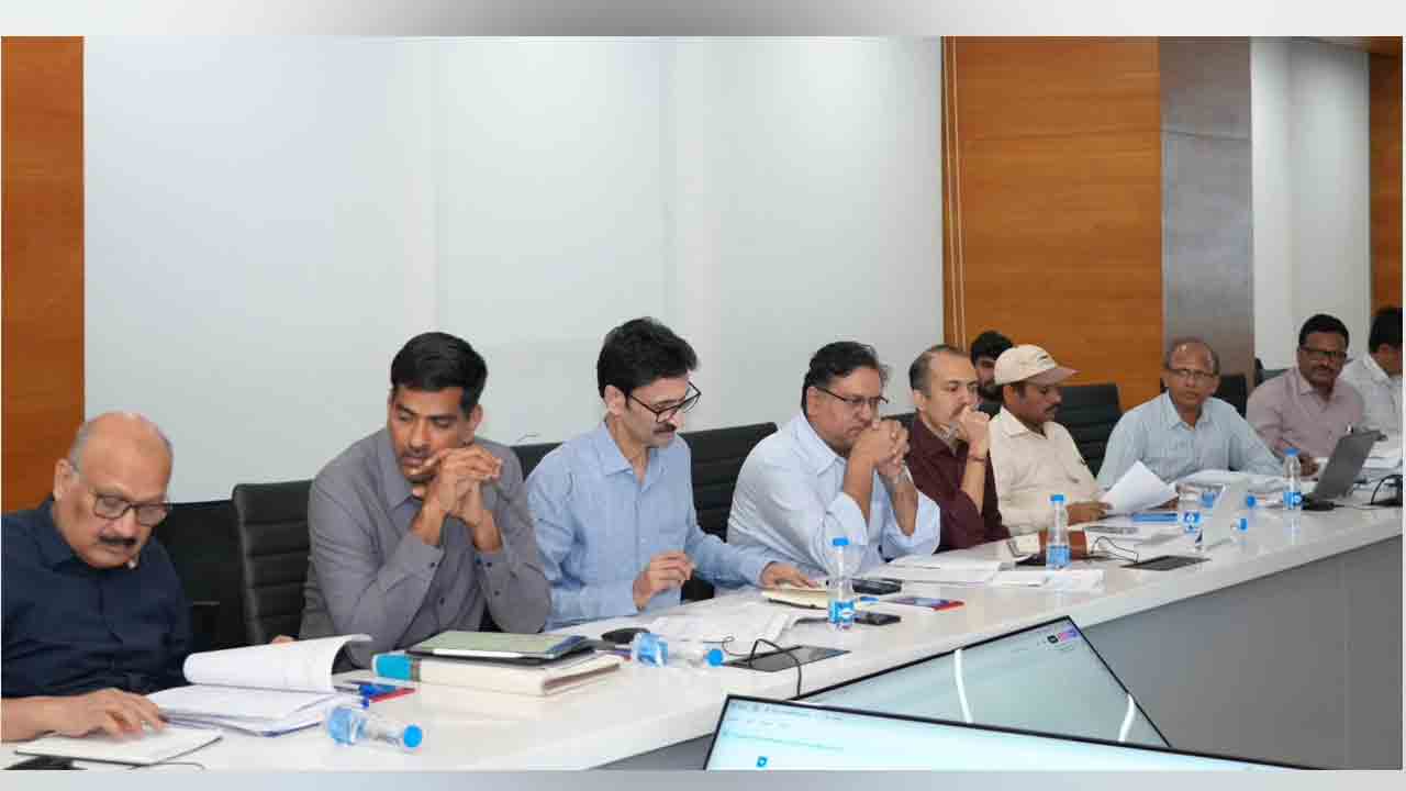 CM Revanth Reddy: ఇరిగేషన్​ అధికారులతో సీఎం రేవంత్‌రెడ్డి భేటీ