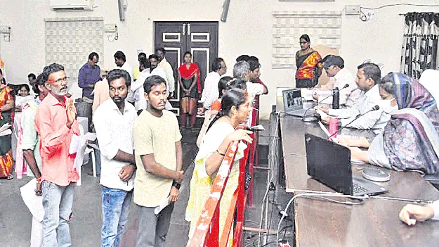 అర్జీలను సత్వరమే పరిష్కరించాలి