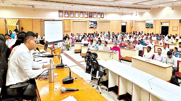 Swachha srikakulam: స్వచ్ఛ శ్రీకాకుళం సాధనకు నిబద్ధతతో పనిచేయాలి