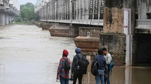 Delhi Heavy Rains: యమునా నది ఉధృతి.. వాగుల్లా వీధులు, మడుగుల్లా మార్కెట్లు