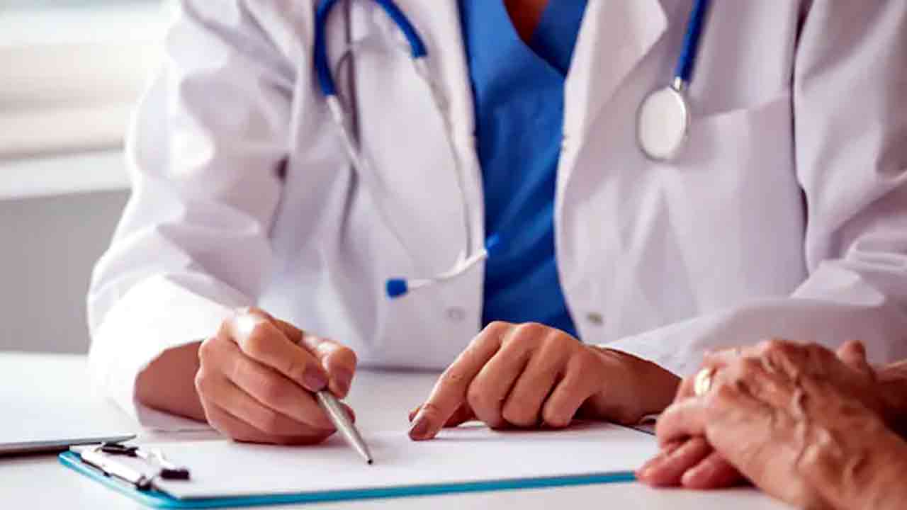 Hair Health Tips: మీ నూనెలో ఇది కలిపి జుట్టుకు రాస్తే.. ఎన్ని ప్రయోజనాలు ఉంటాయో తెలుసా..