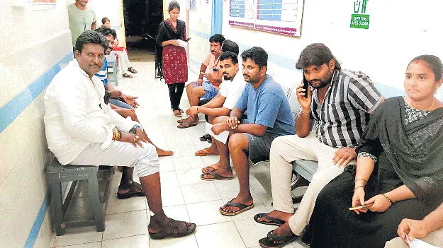 పిఠాపురంలో పిచ్చికుక్క సైర్వవిహారం