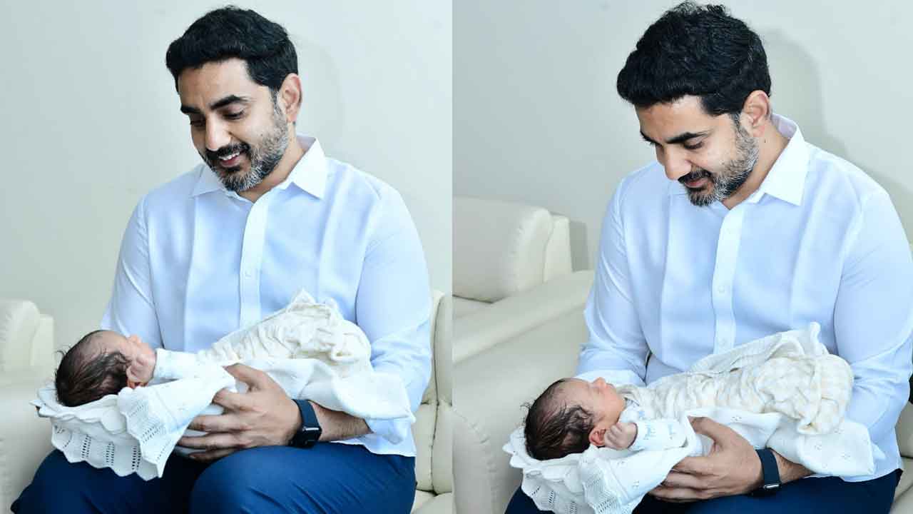 Lokesh Blesses Ram Mohan Naidu Son: కేంద్రమంత్రి కుమారుడిని ముద్దాడిన నారా లోకేష్..!