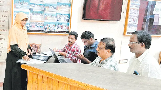 డీఎస్సీ అభ్యర్థుల సర్టిఫికెట్ల వెరిఫికేషన్‌కు 93మంది హాజరు