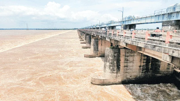 గోదావరి పరవళ్లు 