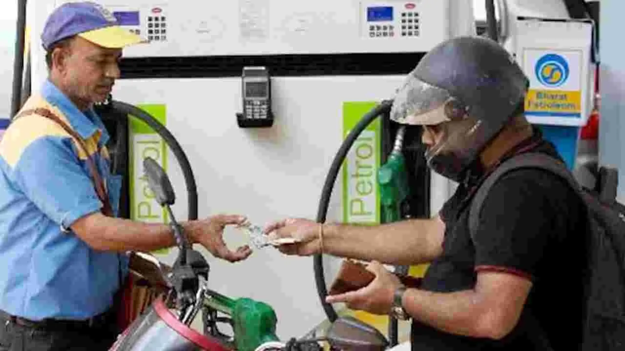 Petrol Under GST: పెట్రోల్, డీజిల్‌ను జీఎస్టీ పరిధిలోకి తెచ్చే అవకాశం ఉందా.. సీబీఐసీ ఛైర్మన్ క్లారిటీ