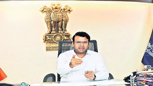 కబ్జాదారులపై  క్రిమినల్‌ కేసులు