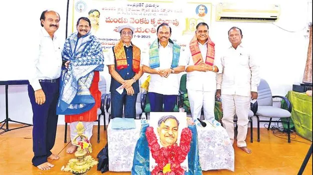 Visit the Amarajeevi Memorial:  అమరజీవి స్మారక మండపాన్ని సందర్శించండి