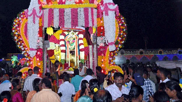 కామధేనువుపై కాణిపాక స్వామి