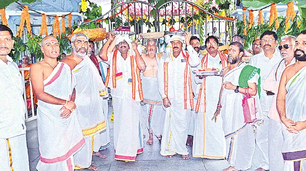 శేషుడిపై గణపతి చిద్విలాసం