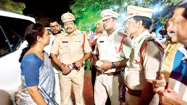 పట్టపగలే వృద్ధురాలి దారుణహత్య 