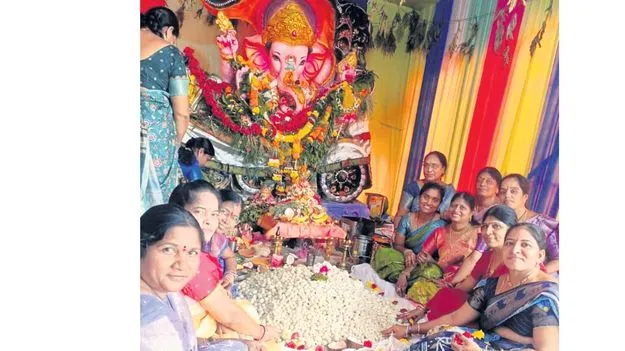 లంబోదరుడికి లక్ష ఉండ్రాళ్లు