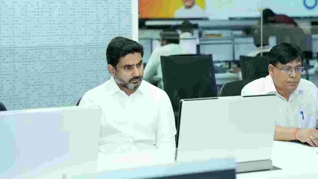 Nara Lokesh Review: రియల్ టైమ్ గవర్నెన్స్ సెంటర్‌లో మంత్రి నారా లోకేష్‌